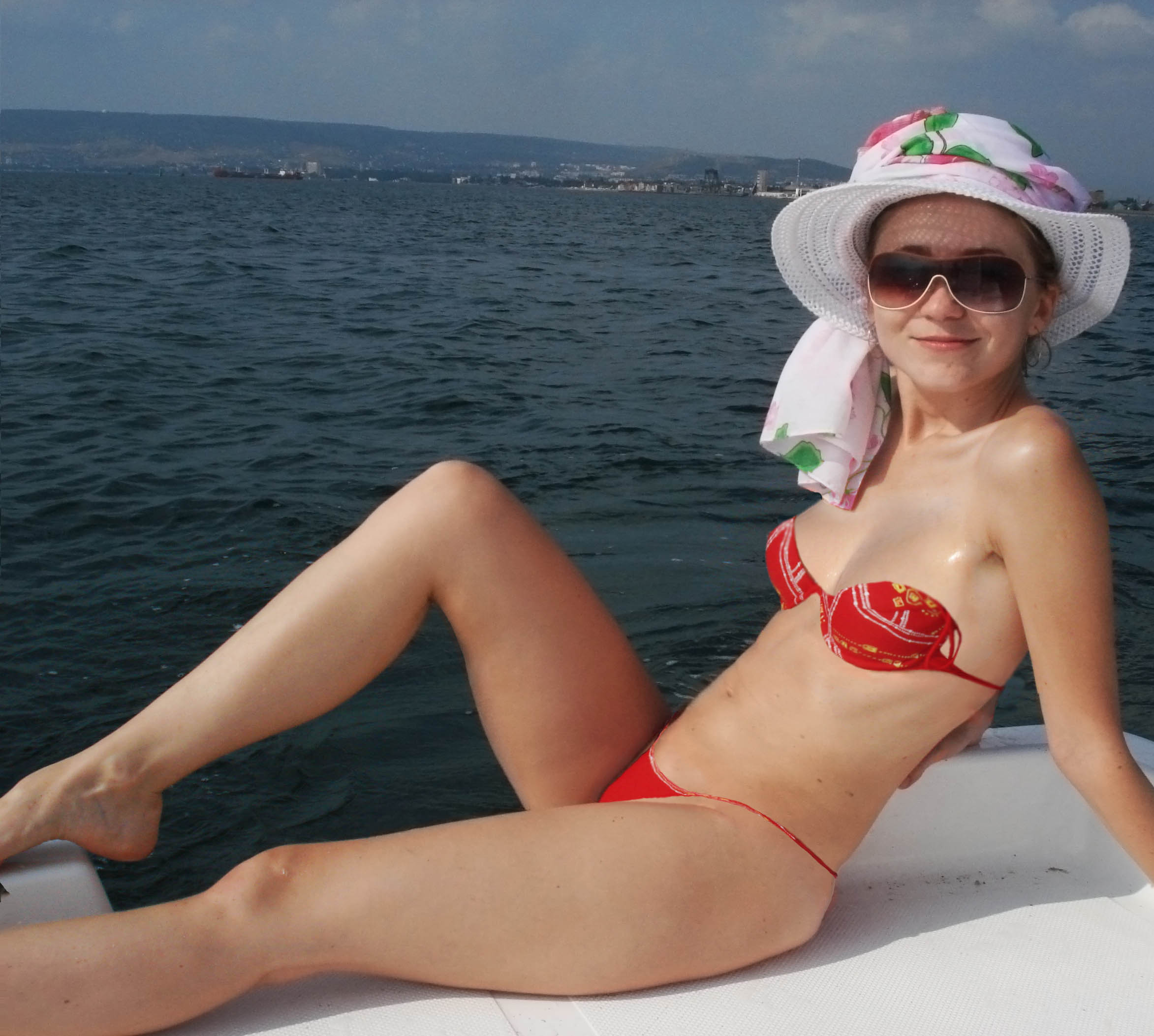 Ирина Сашина телеведущая в купальнике