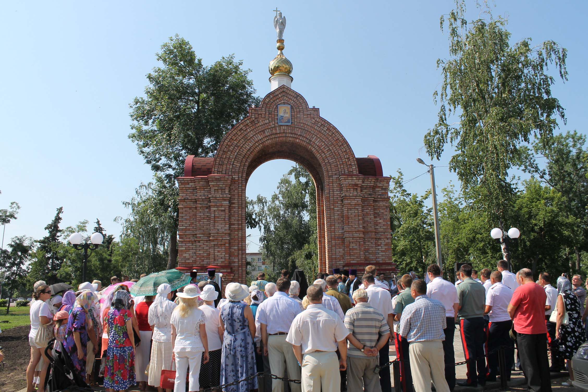 Погода в урюпинске волгоградской. Арка Урюпинск. Епархия арка Урюпинск. Город Урюпинск арка. Арка в честь явления иконы Урюпинской Божьей матери.