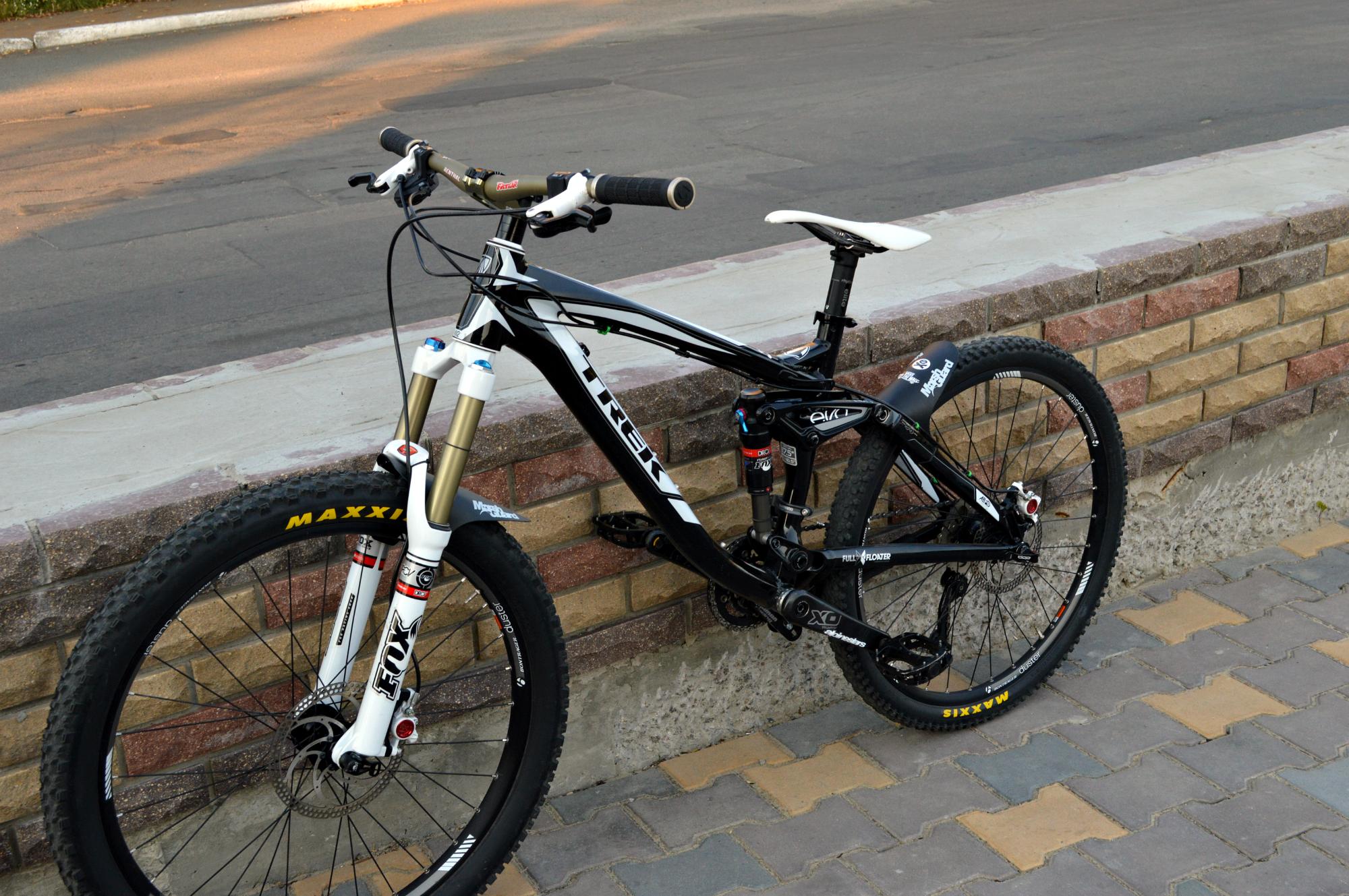Горный велосипед с крыльями фото
