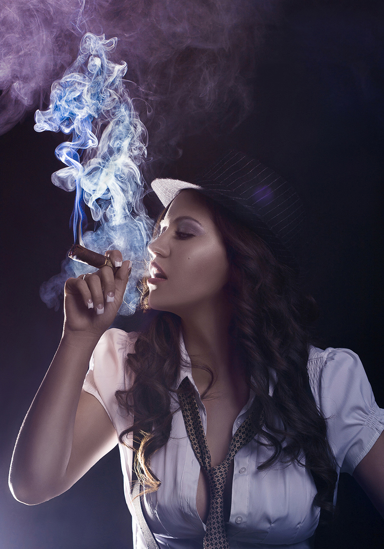 Smoke girl. Девушка в дыму. Красивая девушка в дыму. Дымная девушка. Девочка в дыму.