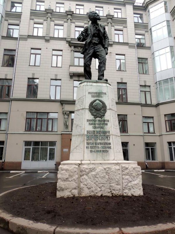 Москва памятник воровскому